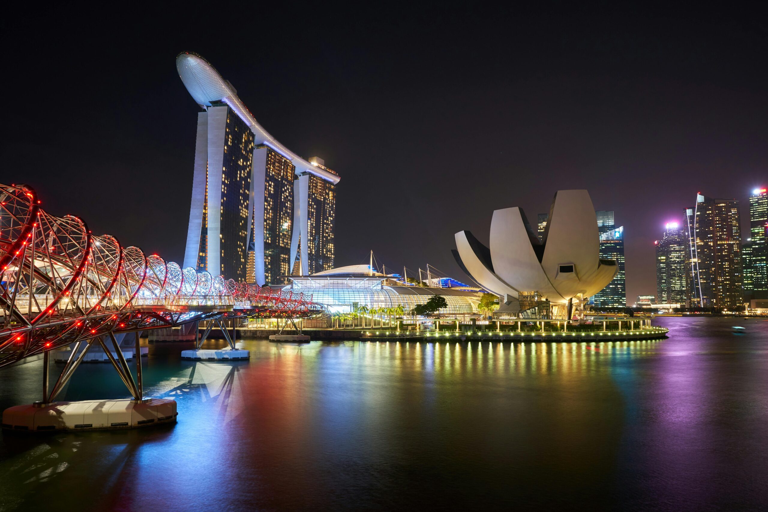 Singapore skyline showcasing its vibrant business district, representing the benefits of registering a company in Singapore.